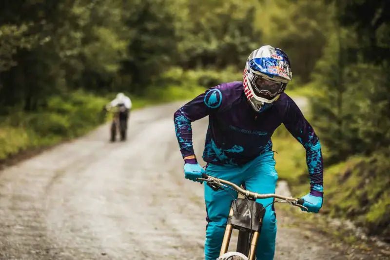 Endura Cycling Clothes, Accessories, Helmets & Protection Recommendations - Adventures-hub