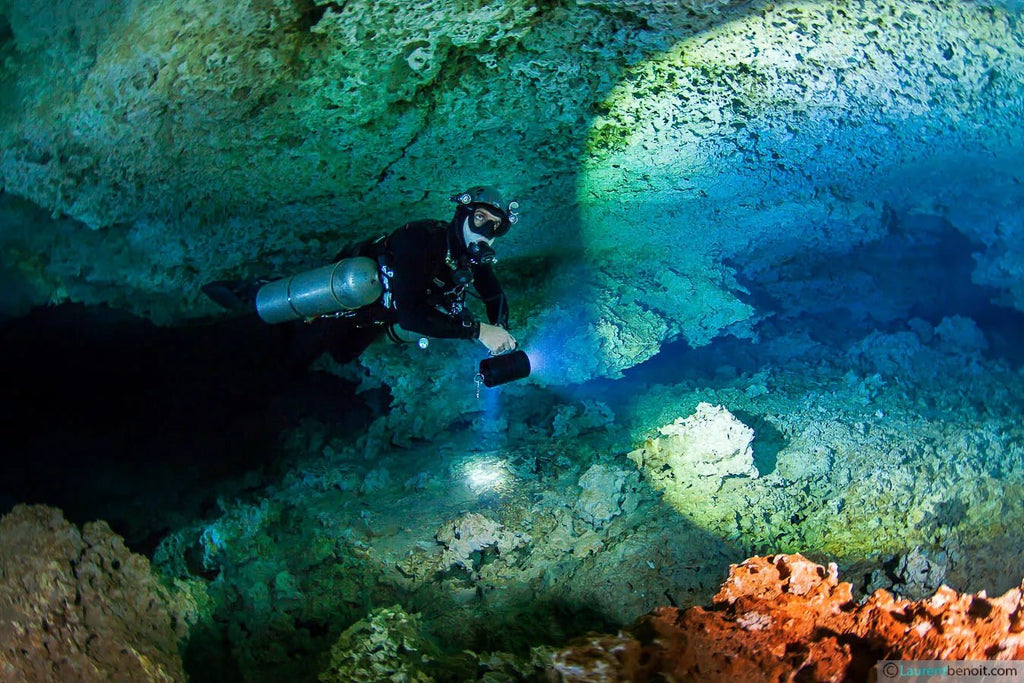 How to Choose and Buy Diving Lights - Adventures-hub