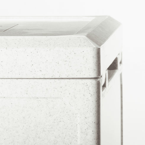 Dometic Cool-Ice CI 85 lid edge and labyrinth seal close-up