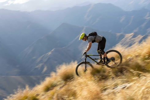 Chase 8 Bike Hydration Vest Integrated Tool Organization 70 Oz