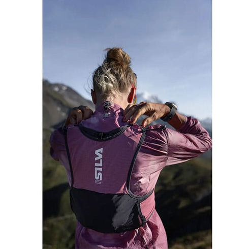 Silva Strive 5 Vest with 5L of storage – ideal for runs and races lasting 1 to 3 hours.