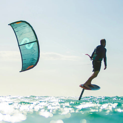 Slingshot Ghost V4 Kite, Lightweight Single-Strut Kitesurfing Kite for Light Wind, Foil and Freeride