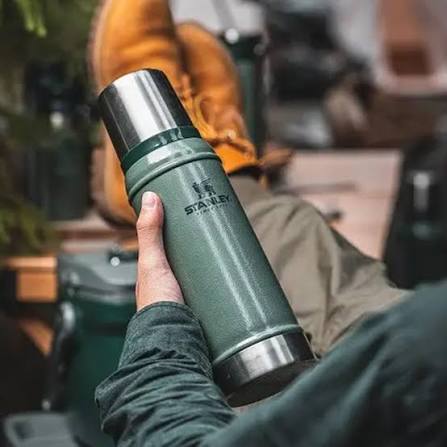 Stanley Classic Legendary Bottle 0.75L - Mid-Sized Insulated Bottle for Active Lifestyles