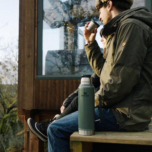 Stanley Classic Legendary Bottle 0.75L - Mid-Sized Insulated Bottle for Active Lifestyles
