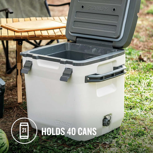 Stanley Cooler 28L / 30QT Polar White