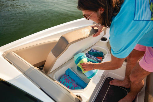 Tahoe 210 S Speed boat - Boat, Motor, & Trailer