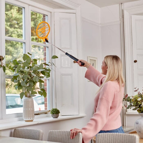 Zero In Telescopic Bug Bat, Electric Fly Swatter Extending to 1.1 m with Adjustable Head for High Ceilings
