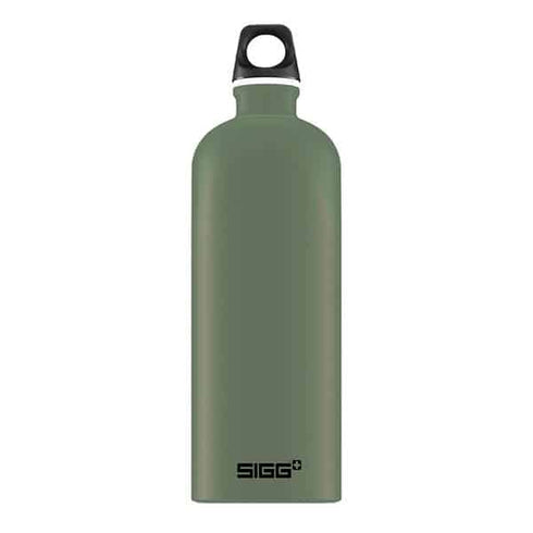 SIGG Traveller 1 L aluminium water bottle in Leaf Green, front view