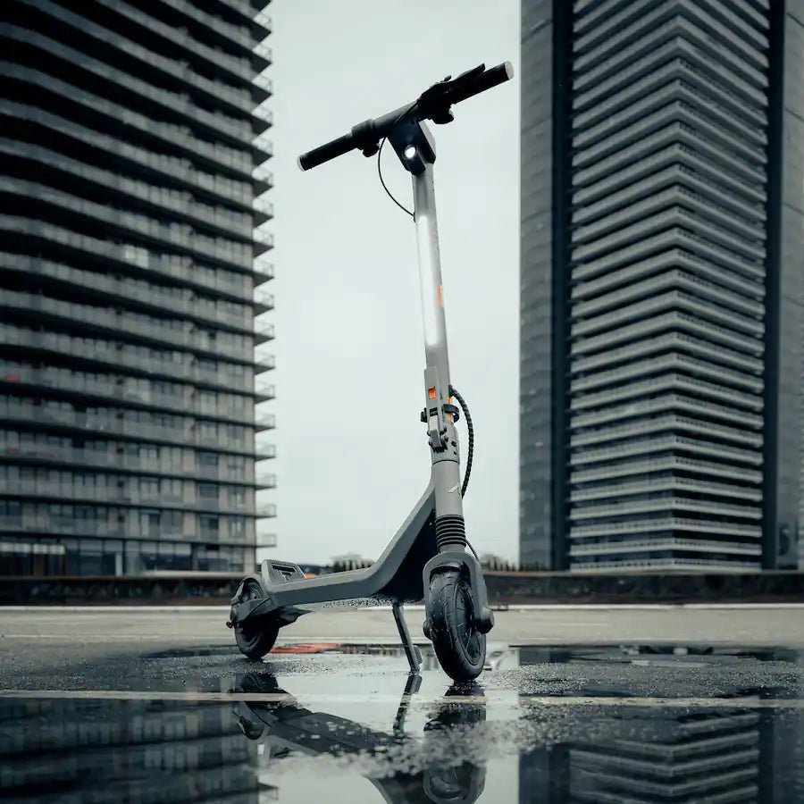Dual 350 W motors, up to 44 km/h