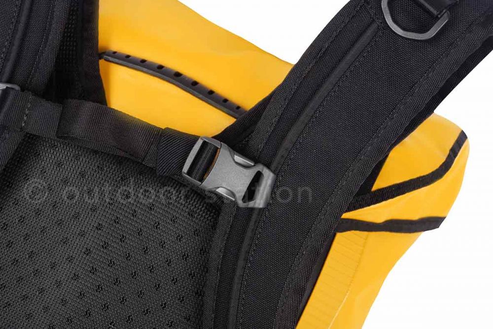 waterproof-urban-backpack-feelfree-track-25l-trk25ylw-6