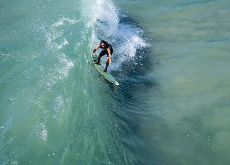 surfing spots in dubai