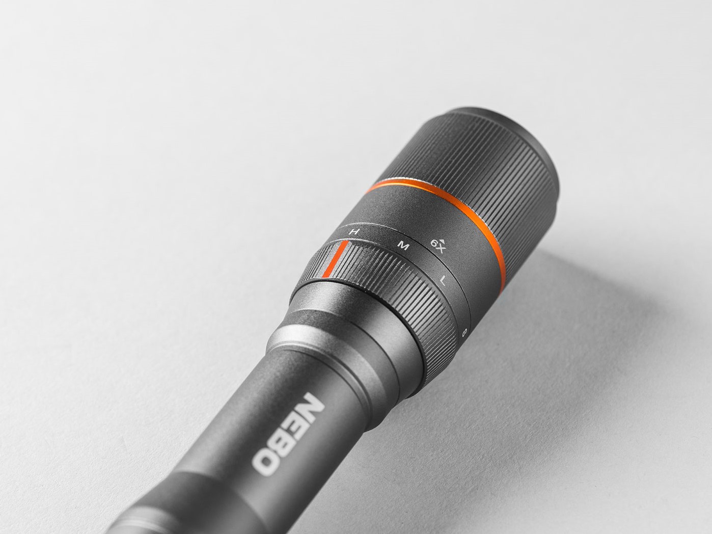 nebo-davinci-1000-rechargeable-flashlight-2