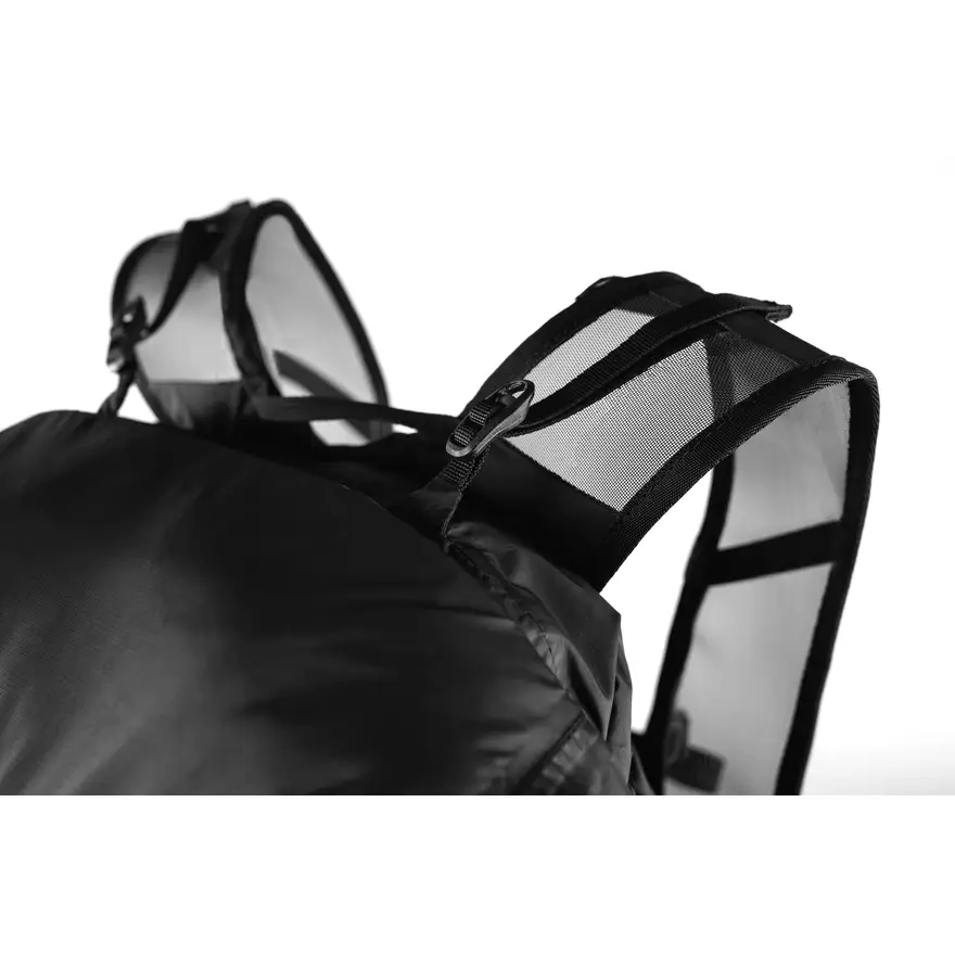 opplanet-matador-freerain-22-waterproof-packable-backpack-charcoal-black-matfr223001bk-av-8@2x