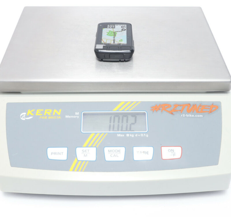 wahoo-elemnt-roam-v2-gps-fahrradcomputer-bundle-mit-tickr-215