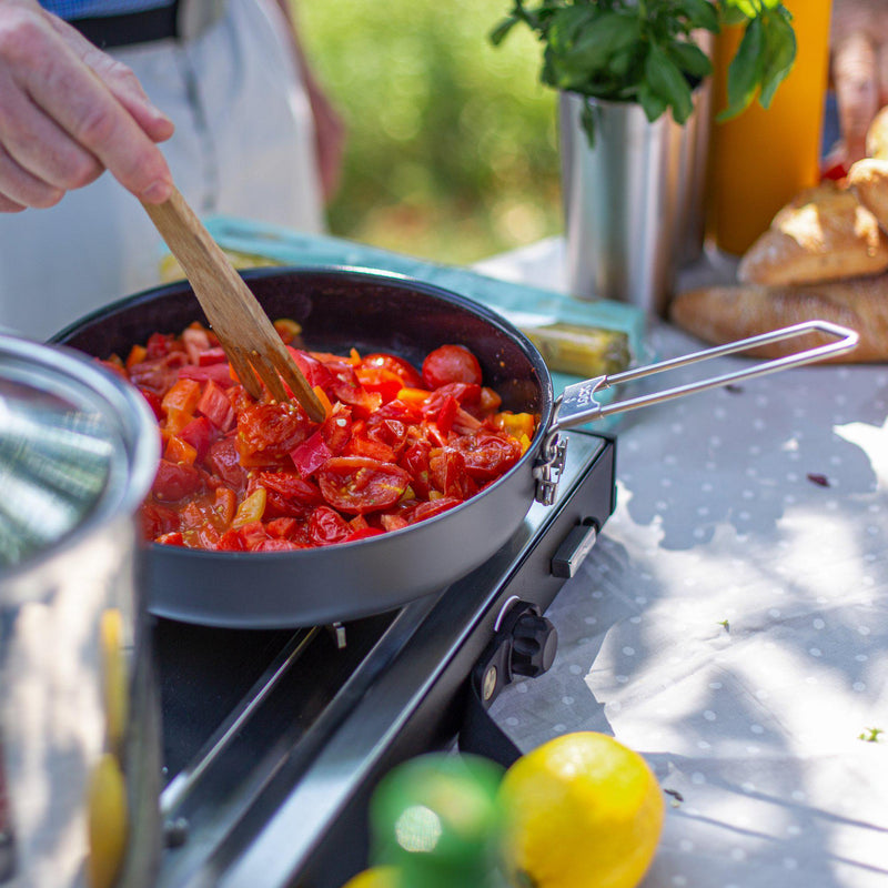 P737430_litech-frying-pan_stina-hjelm_2021-02_1-lifestyleImages_9fd9a4e5-cfb8-4302-8018-94e7099adf3e