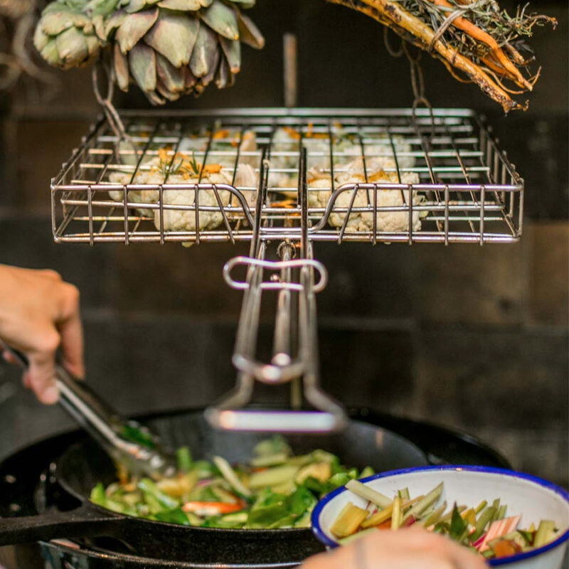 ProQ_Flip_N_Grate_on_V4_ProQ_Smoker_Veggie_Image_900x