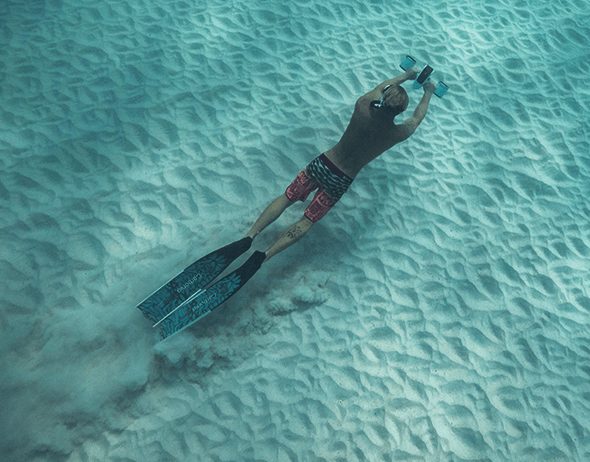 Whiteshark-mix-Sublue-On-Aqua-Underwater-scootering-υποβρύχιο-σκούτερ-3-1